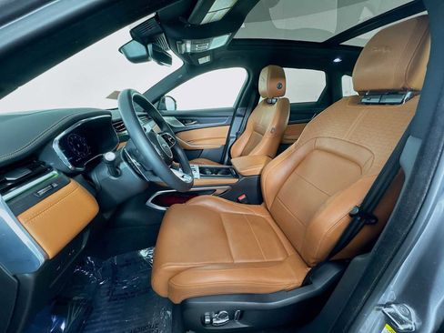 Used 2025 Jaguar F-PACE R-Dynamic S image 11