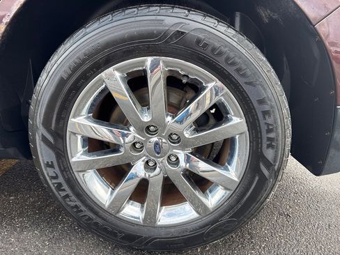 Used 2012 Ford Edge Limited w/ Driver Entry Pkg image 9