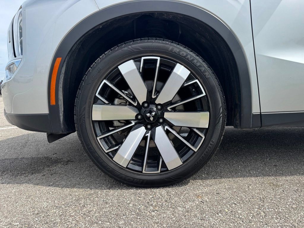 Used 2025 Mitsubishi Outlander SE AWD/4WD image 15