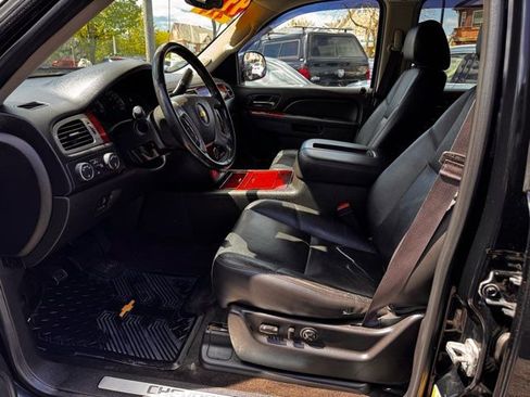 Used 2013 Chevrolet Avalanche LTZ AWD/4WD image 9