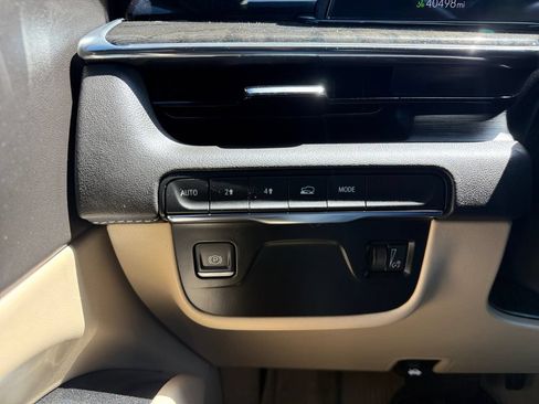 Used 2024 Cadillac Escalade Premium Luxury AWD/4WD image 24