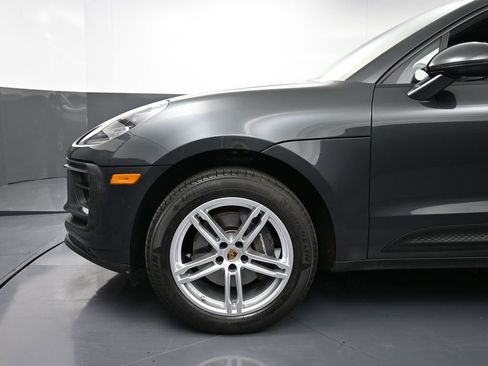 Certified 2025 Porsche Macan image 12