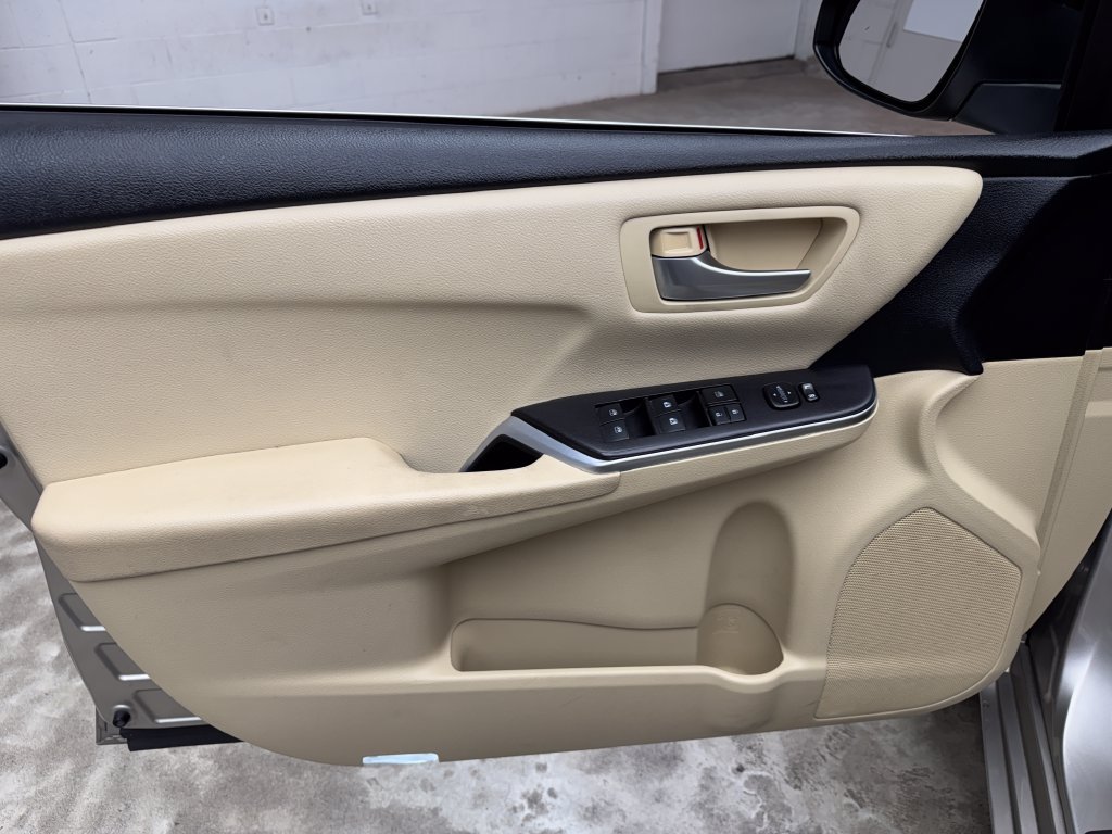 Used 2015 Toyota Camry LE FWD image 10