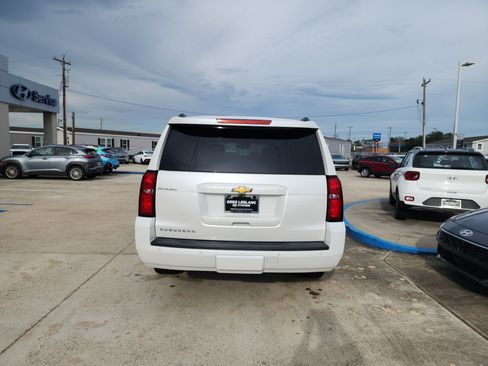 Used 2017 Chevrolet Suburban LT RWD image 6