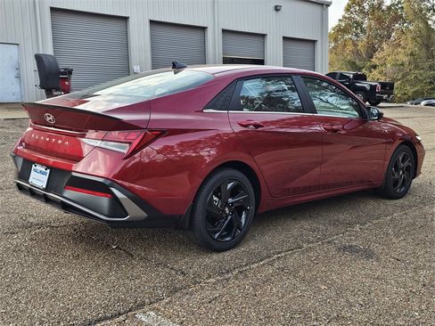 Certified 2026 Hyundai Elantra SEL Sport image 2