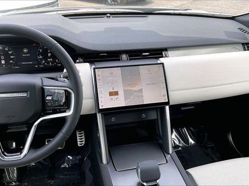 New 2026 Land Rover Discovery Sport Landmark image 9