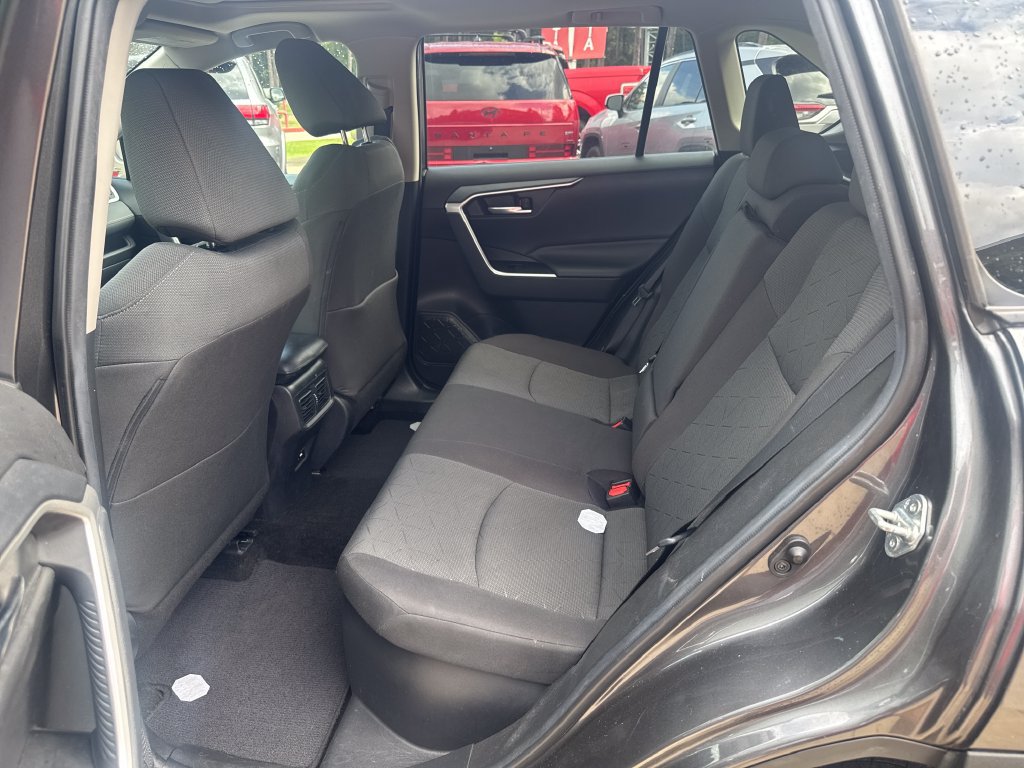 Used 2021 Toyota RAV4 XLE w/ Convenience Package AWD/4WD image 16