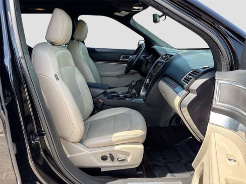 Used 2018 Ford Explorer Limited FWD image 29