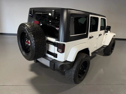Used 2018 Jeep Wrangler Unlimited Sahara w/ Connectivity Group AWD/4WD image 7