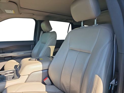 Used 2019 Ford Expedition XLT w/ Equipment Group 202A RWD image 15