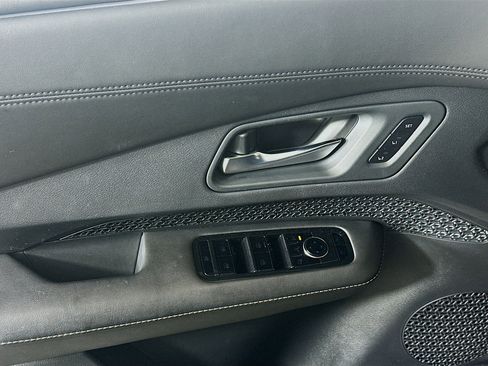 Used 2023 Nissan Ariya FWD image 15