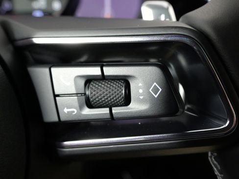 Used 2025 Porsche Macan image 49