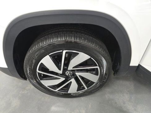 Used 2025 Volkswagen Atlas SE FWD image 23