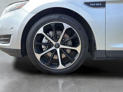 Used 2015 Ford Taurus SHO w/ Technology Package AWD/4WD image 41