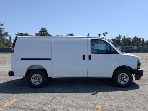 New 2026 GMC Savana 2500 w/ Driver Convenience Package RWD image 5