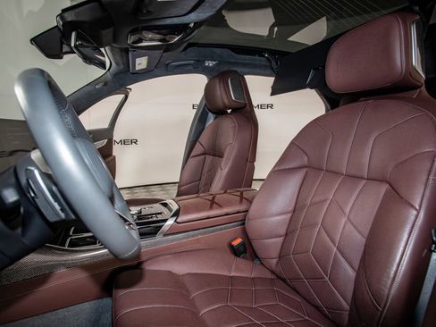 Used 2023 BMW 760i xDrive w/ Luxury Rear Seating Package AWD/4WD image 13