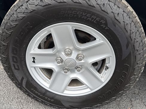 Used 2020 Jeep Gladiator Sport w/ Quick Order Package 24S image 19