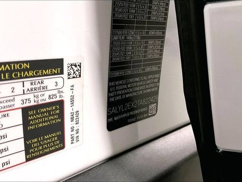 Certified 2026 Land Rover Range Rover Velar Dynamic SE AWD/4WD image 34