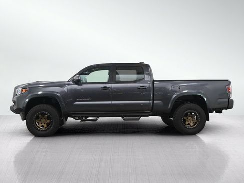 Used 2020 Toyota Tacoma TRD Sport AWD/4WD image 2