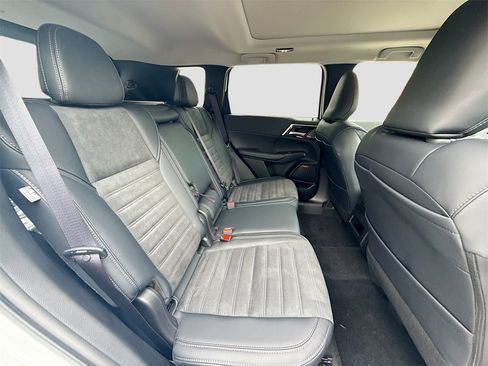 New 2026 Mitsubishi Outlander SE image 29