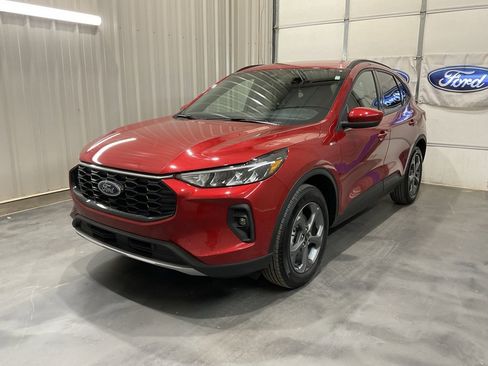 Used 2025 Ford Escape ST-Line Elite image 3