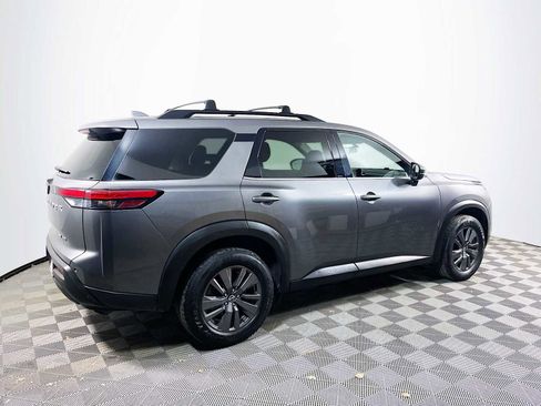 Used 2022 Nissan Pathfinder SV image 4