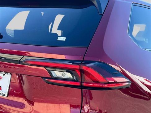 Certified 2025 Toyota Grand Highlander LE image 10