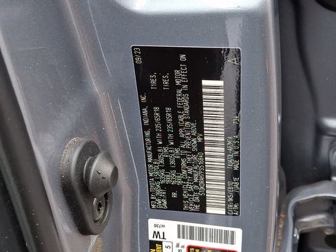 Used 2023 Toyota Highlander XLE FWD image 27