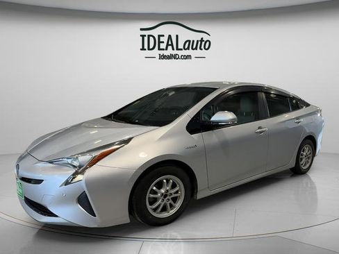 Used 2017 Toyota Prius Three image 1