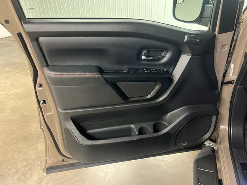Used 2023 Nissan Titan PRO-4X w/ Pro-4x Convenience Package AWD/4WD image 15