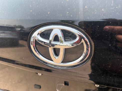 Used 2024 Toyota Highlander LE AWD/4WD image 23