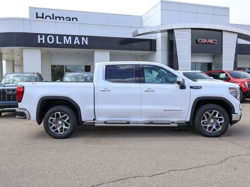 New 2026 GMC Sierra 1500 SLT image 2