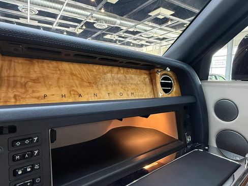 Used 2009 Rolls-Royce Phantom Sedan RWD image 37