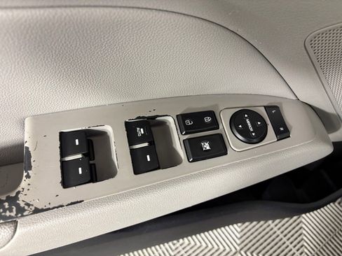Used 2017 Hyundai Elantra Limited w/ Limited Tech Package 04 image 13