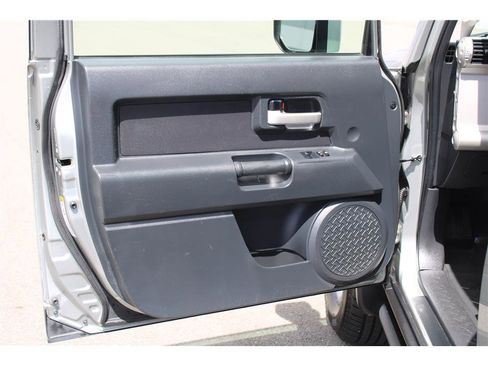 Used 2012 Toyota FJ Cruiser 4WD w/ Convenience Pkg image 7