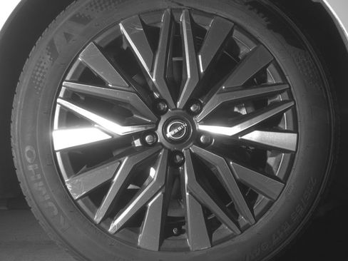 Used 2025 Nissan Altima 2.5 SV image 13