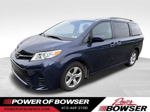 Used 2020 Toyota Sienna LE w/ LE Preferred Package FWD image 1