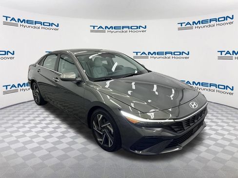 Used 2025 Hyundai Elantra Limited FWD image 7