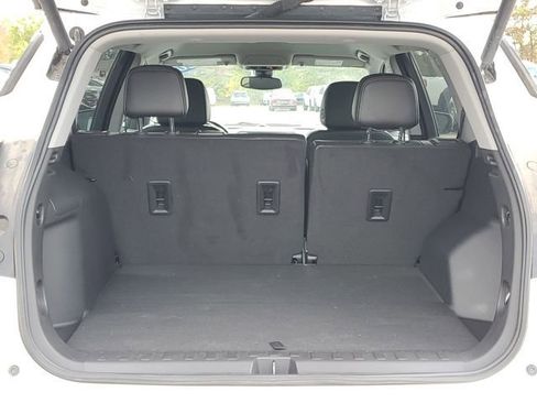 Certified 2022 GMC Terrain SLT image 32