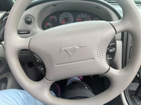 Used 2000 Ford Mustang Convertible RWD image 9