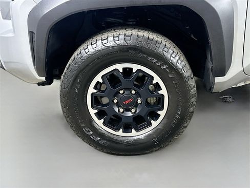 Used 2024 Toyota Tacoma TRD Off-Road image 8