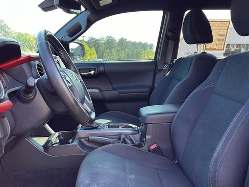 Used 2019 Toyota Tacoma TRD Sport AWD/4WD image 13