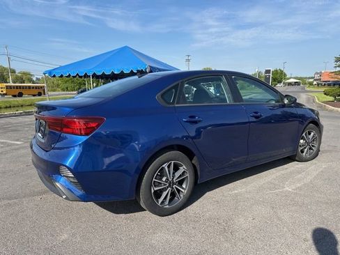Used 2022 Kia Forte LXS FWD image 5
