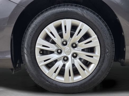 Used 2014 Toyota Camry LE FWD image 31