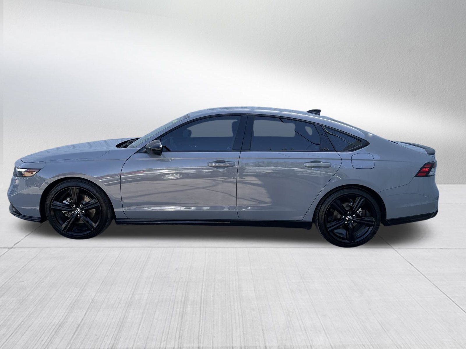 Used 2024 Honda Accord Sport image 4