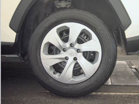 Used 2024 Toyota RAV4 LE FWD image 13