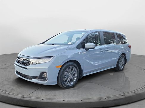 New 2026 Honda Odyssey Touring image 3