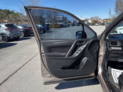 Used 2015 Subaru Forester 2.5i w/ Alloy Wheel Package AWD/4WD image 12