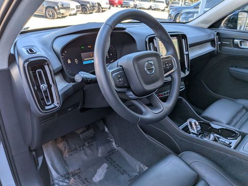 Used 2024 Volvo XC40 B5 Ultimate w/ Protection Package Premier AWD/4WD image 14