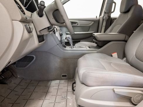 Used 2017 Chevrolet Traverse LS FWD image 11